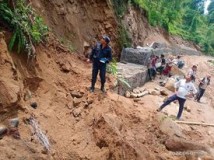 सङ्खुवासभाको चैनपुर–नुनढाकी सडक निर्माणस्थलमा पहिरोले पुरिएर दुई मजदुरको मृत्यु