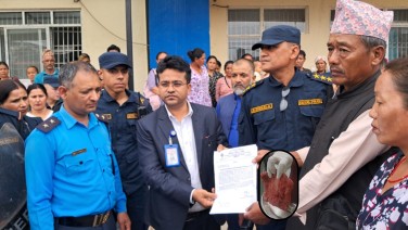 चिकित्सकको लापरबाही : शल्यक्रिया गरिएकी सुत्केरीको पेटभित्र गज भेटियो