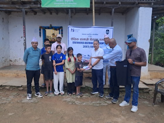 लायन्स मनराम फाउण्डेशनद्वारा बाल कल्याण गृहलाई स्टेशनरी तथा टिसर्ट सहयोग