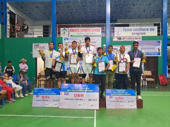 जिल्ला स्तरिय वी डिभिजन व्याडमिन्टन प्रतियोगिताको उपाधी संदिप र देउमानको जोडीलाई